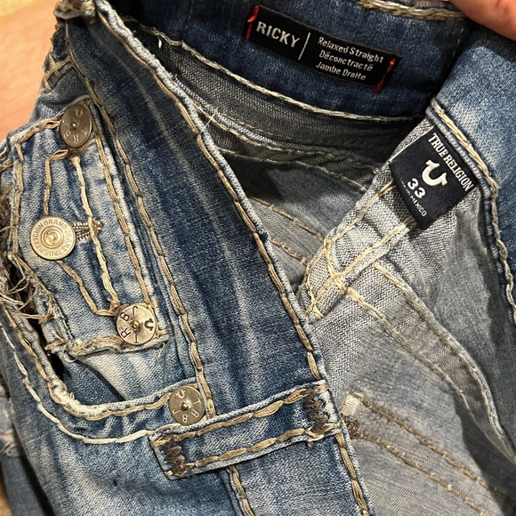 True Religion light ripped jeans 💧 - Picture 4 of 4